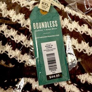 EARTHBOUND Coco Cropped sweater. NWT.
